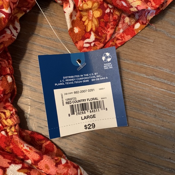 3/$15 NWT Arizona size large floral cropped top - Picture 2 of 7